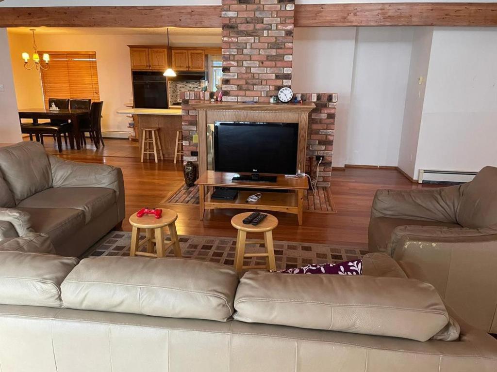 Metchosin Beach House Виктория Экстерьер фото