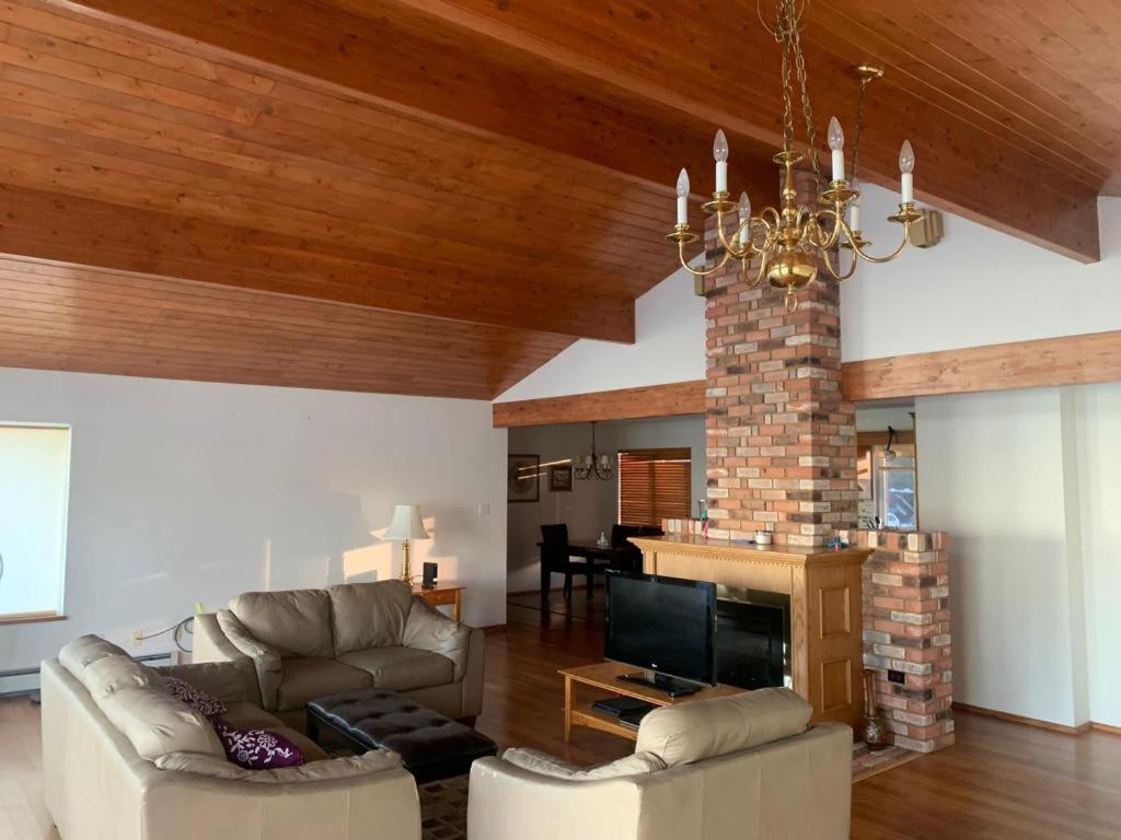 Metchosin Beach House Виктория Экстерьер фото
