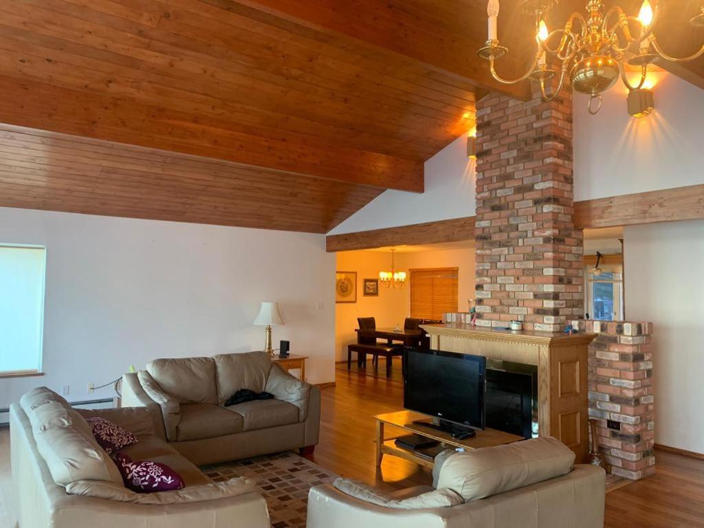 Metchosin Beach House Виктория Экстерьер фото