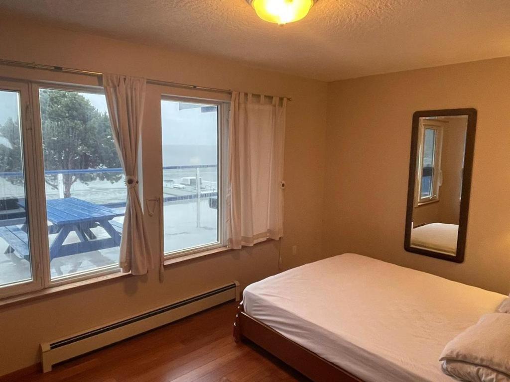 Metchosin Beach House Виктория Экстерьер фото